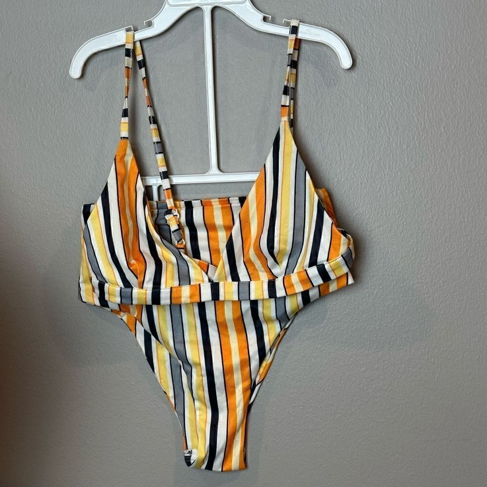 Reverse
Striped Bikini XS - Picture 3 of 4
